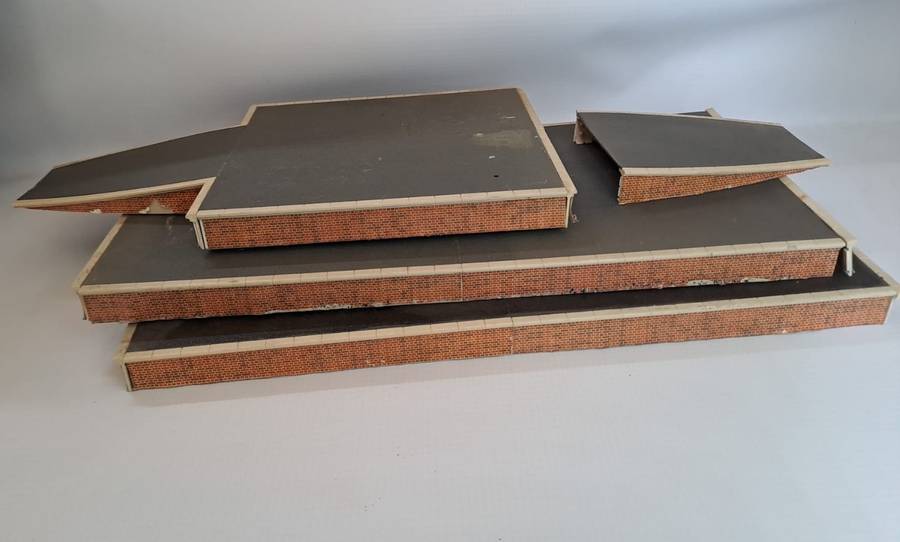 Model Trains HO Scale 1 x Railway Station platform (wide). See pics.  1090mm x 170mm x 18mm