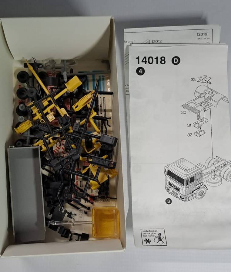 Model Trains HO 1 x Kibri Kit. MAN Tipper (Trailer damage) See pics