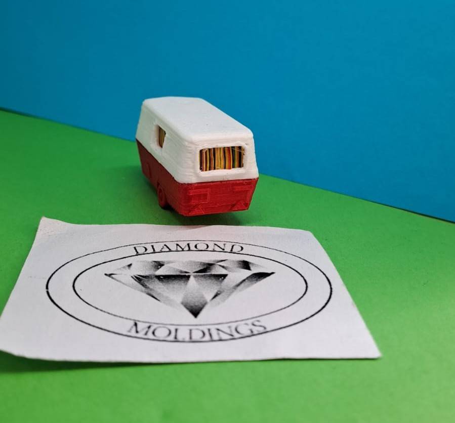 Model Trains HO 1 x Caravan Single Axis - Two tone color (Red) - 50mm x 20mm x 24mm