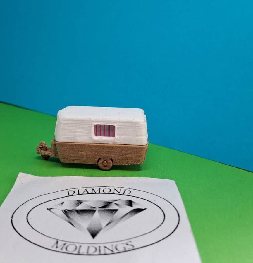 Model Trains HO 1 x Caravan Single Axis - Two tone color (Brown) - 50mm x 20mm x 24mm