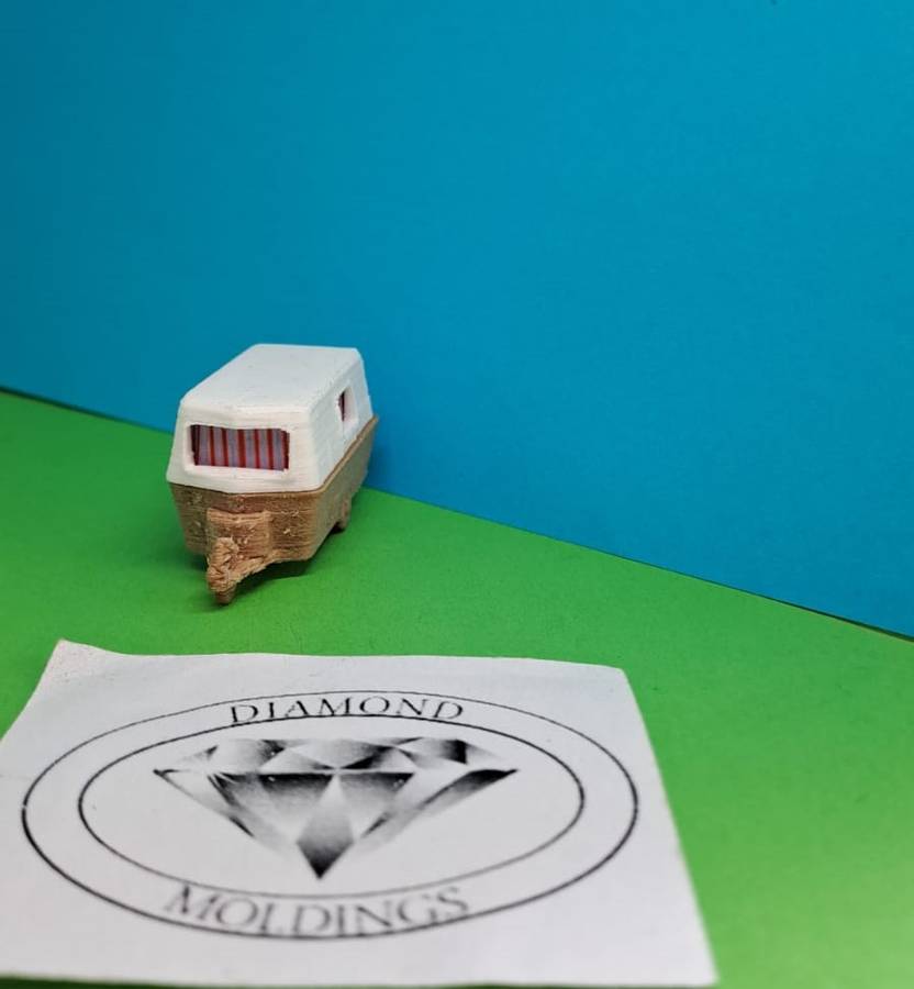 Model Trains HO 1 x Caravan Single Axis - Two tone color (Brown) - 50mm x 20mm x 24mm