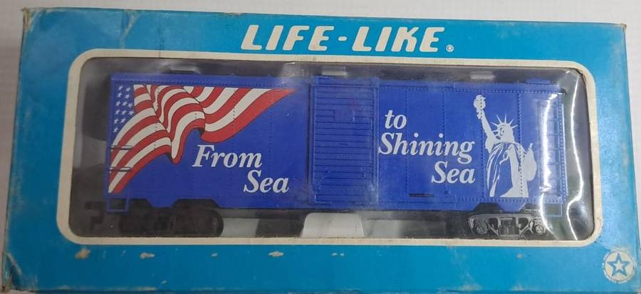 Model Trains HO 1 x Life-Like - Box Wagon - From Sea to Shining Sea, with plastic wheels & Horn Hook