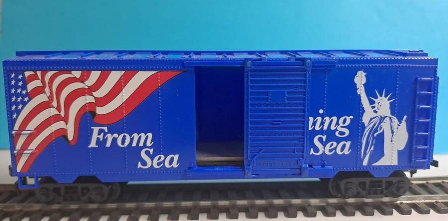 Model Trains HO 1 x Life-Like - Box Wagon - From Sea to Shining Sea, with plastic wheels & Horn Hook