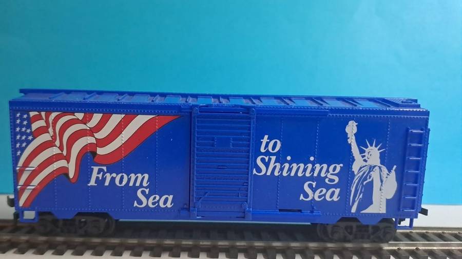 Model Trains HO 1 x Life-Like - Box Wagon - From Sea to Shining Sea, with plastic wheels & Horn Hook
