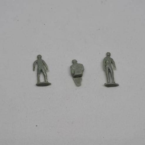 Model Trains HO 1 x Bag of people. 2 x Standing & 1 x Sitting. (Unpainted)