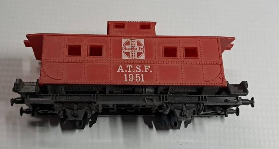 Model Trains H0 1 x ATSF Santa Fe Caboose, with no wheels & Horn no couplers.