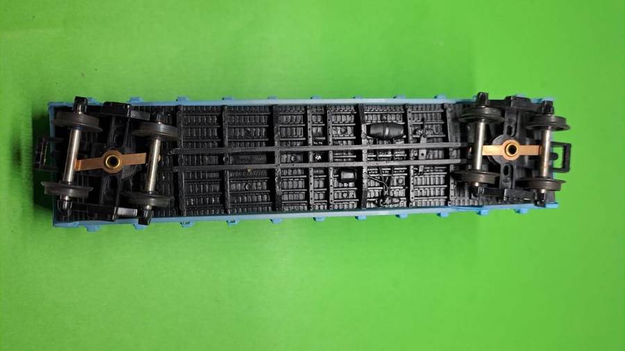 Model Trains HO 1 x Life Like Santa Fe Pacific Light car, with metal wheels & no couplers.