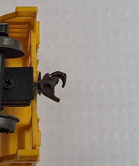 Model Trains HO 1 x Union Pacific hopper, with plastic wheels & 1x KD & 1x Horn hook coupler.