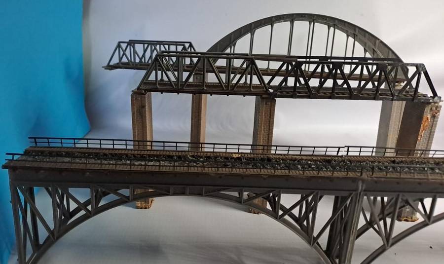 Model Trains N Scale 1 x Bag with long Plastic single bridge. See pics.