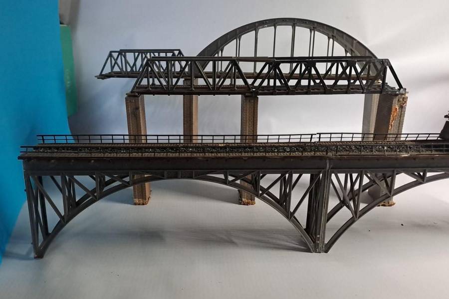 Model Trains N Scale 1 x Bag with long Plastic single bridge. See pics.