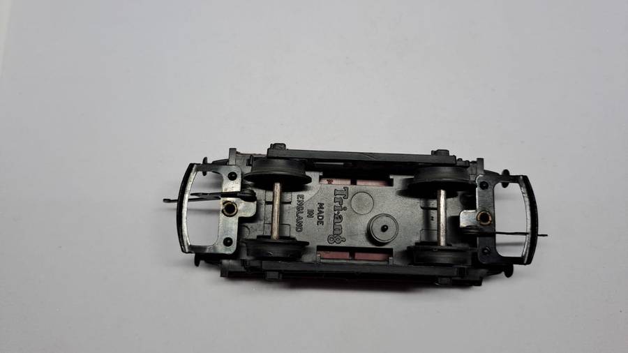 Model Trains HO 1 x Tri-ang - Flat Car, plastic wheels & D-couplers.