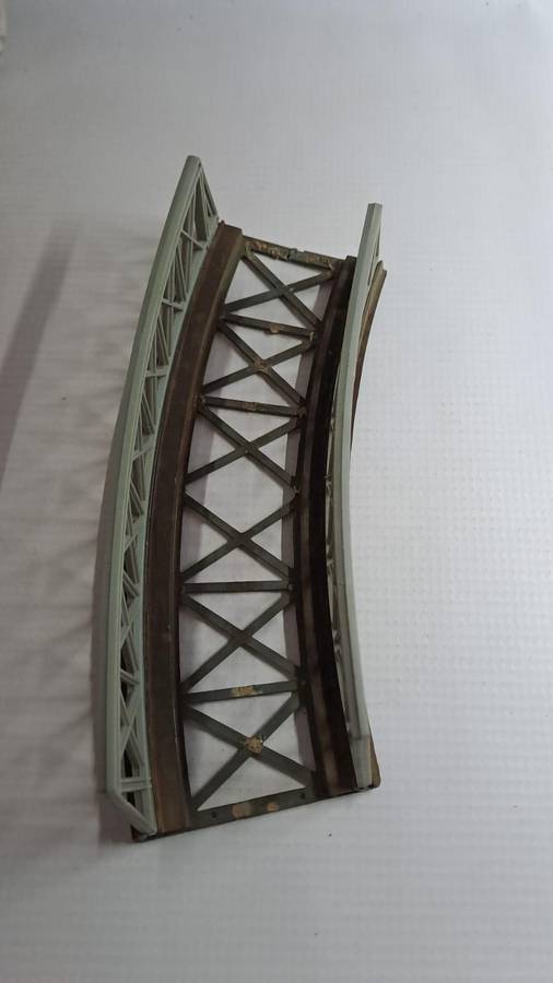 Model Trains HO 1 x Curved single bridge. (Plastic, see Pic's)