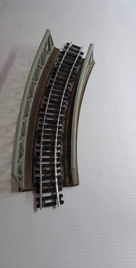 Model Trains HO 1 x Curved single bridge. (Plastic, see Pic's)