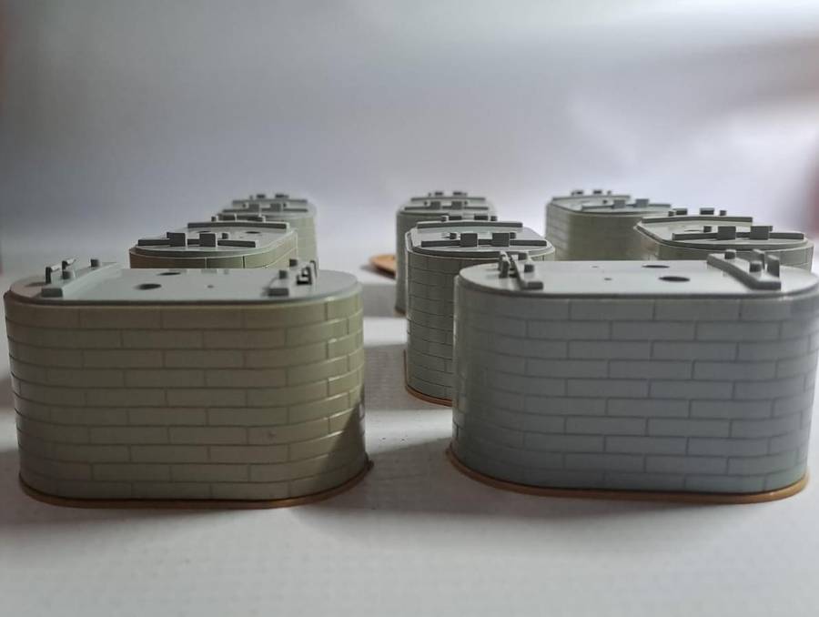 Model Trains HO 1 x Pack of 8 x bridge pilers. (Plastic, see Pic's)