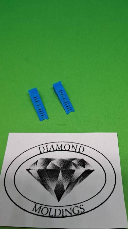 Model Trains 1/87 H0 - Ramps with grid for Cars (x2, Blue) Car not included. 19mm x 5mm x 5mm