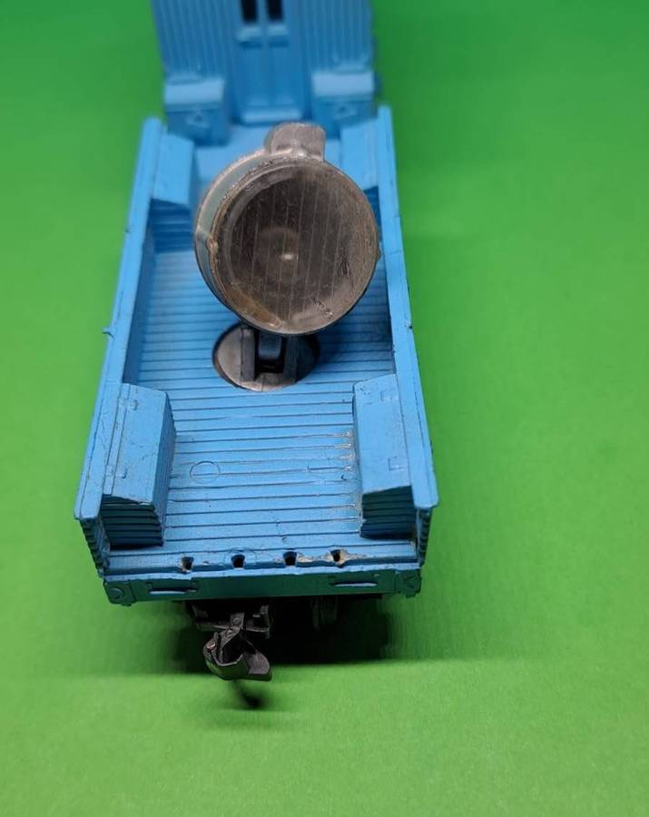 Model Trains HO 1 x Life Like Santa Fe Light Car - Light, working. Just need pick-ups for power.