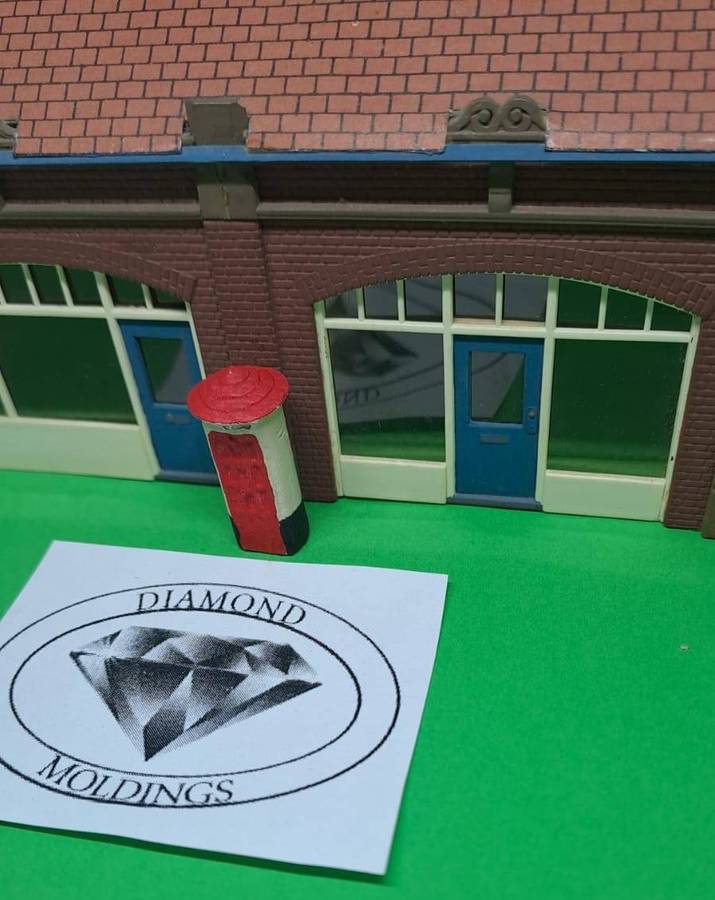 Model Trains HO 1 x Telephone Booth (Cream) - 14mm diameter x 28mm