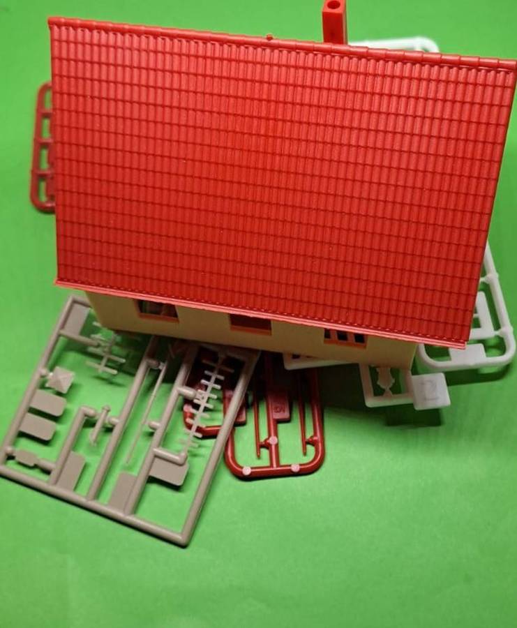 Model Trains HO 1 x Faller House. (See pictures)