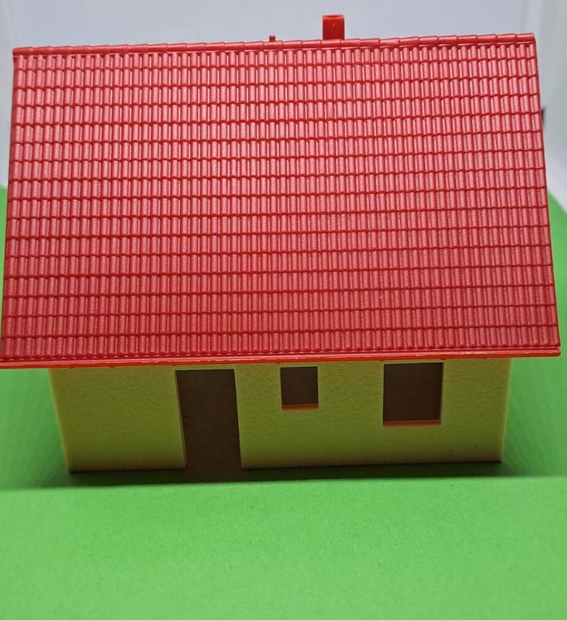 Model Trains HO 1 x Faller House. (See pictures)