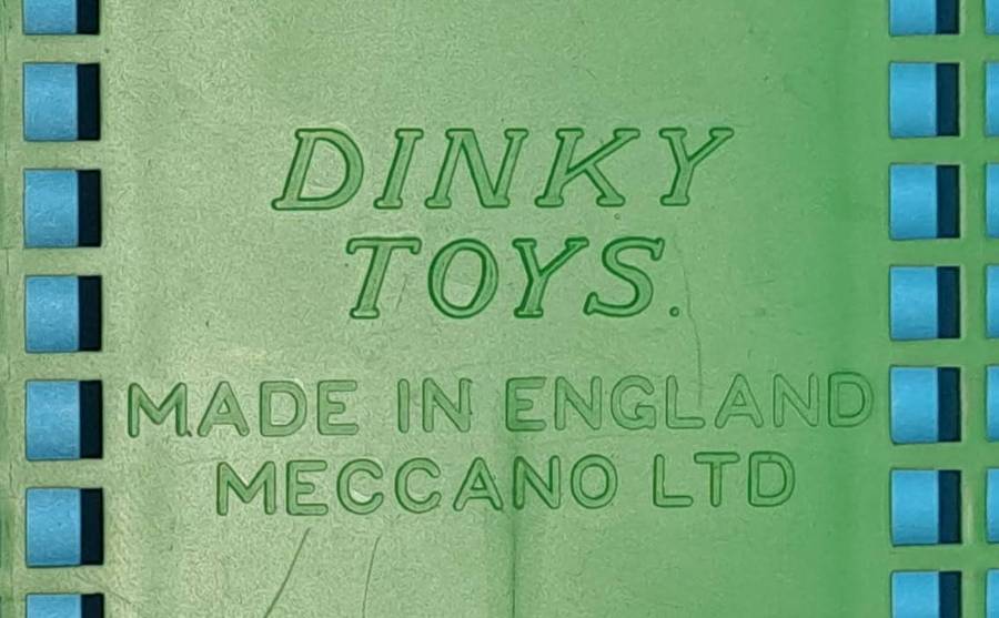 Model Trains OO 1 x Dinky Toys Station Wall. (Vintage)