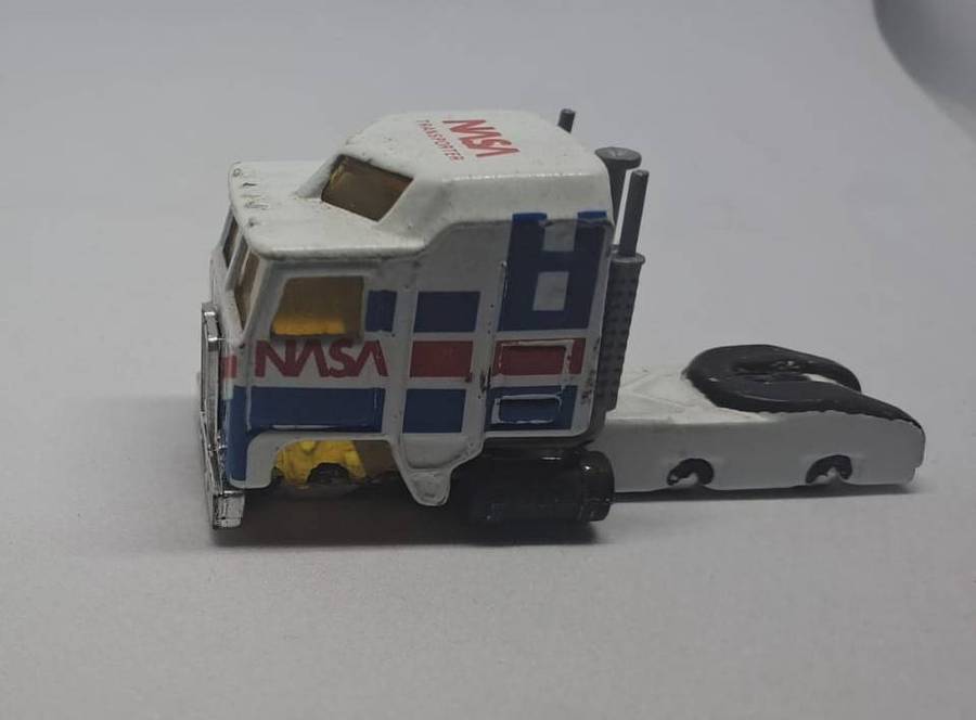 Model Trains HO/1:90 1 x Matchbox NASA Kenworth Truck only for scrap yard. - Lesney 1981. (No wheels