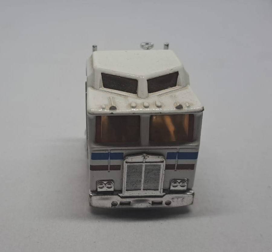 Model Trains HO/1:90 1 x Matchbox Kenworth Truck only for scrap yard. - Lesney 1981. (No wheels)