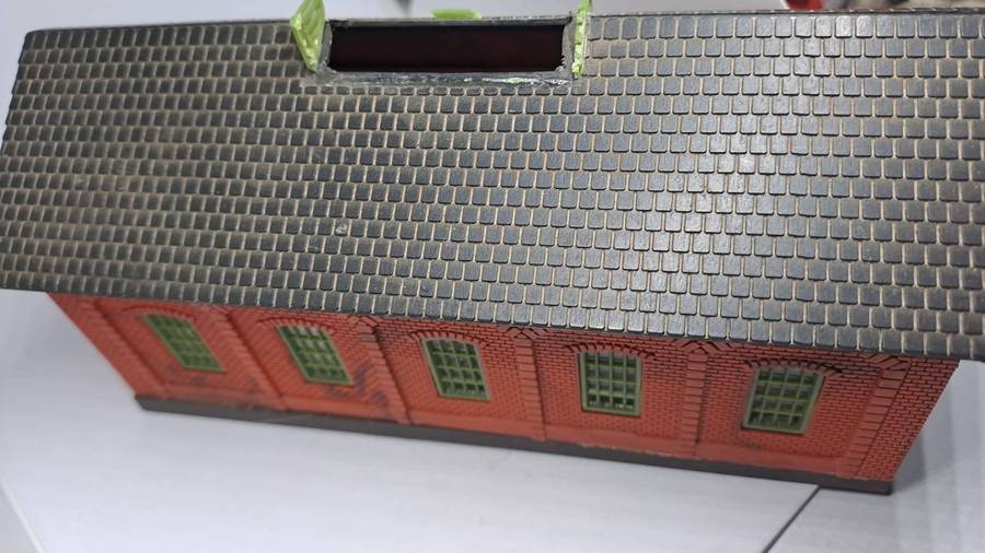 Model Trains HO 1 x Engine House (Scrap - broken)