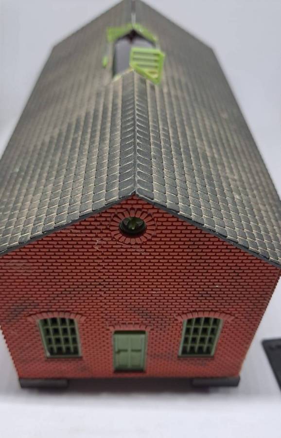 Model Trains HO 1 x Engine House (Scrap - broken)
