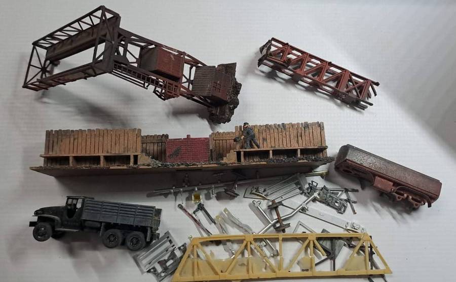 Model Trains HO 1 x Bag of scrap.
