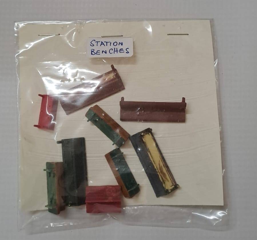 Model Trains HO-Scale 9 x Benches.