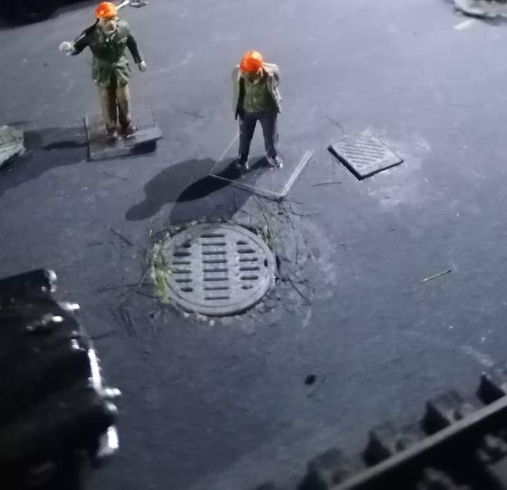 Model Trains 1:87 HO - Drain covers & manhole covers (x10) - Various