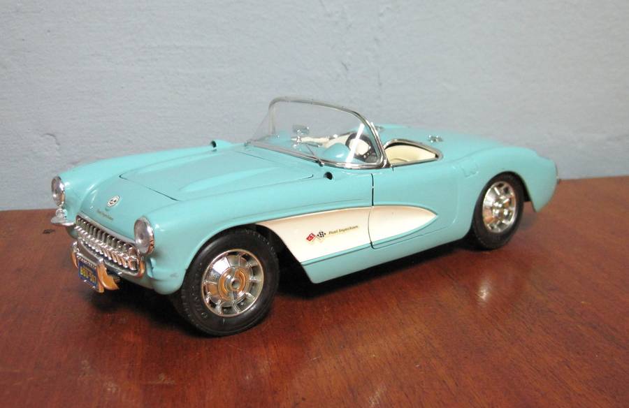 1957 Chevrolet Corvette (1:18) by Bburago