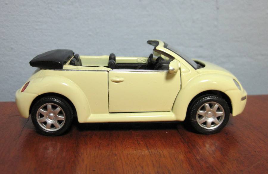 VW New Beetle Convertible (no.2352) by Welly