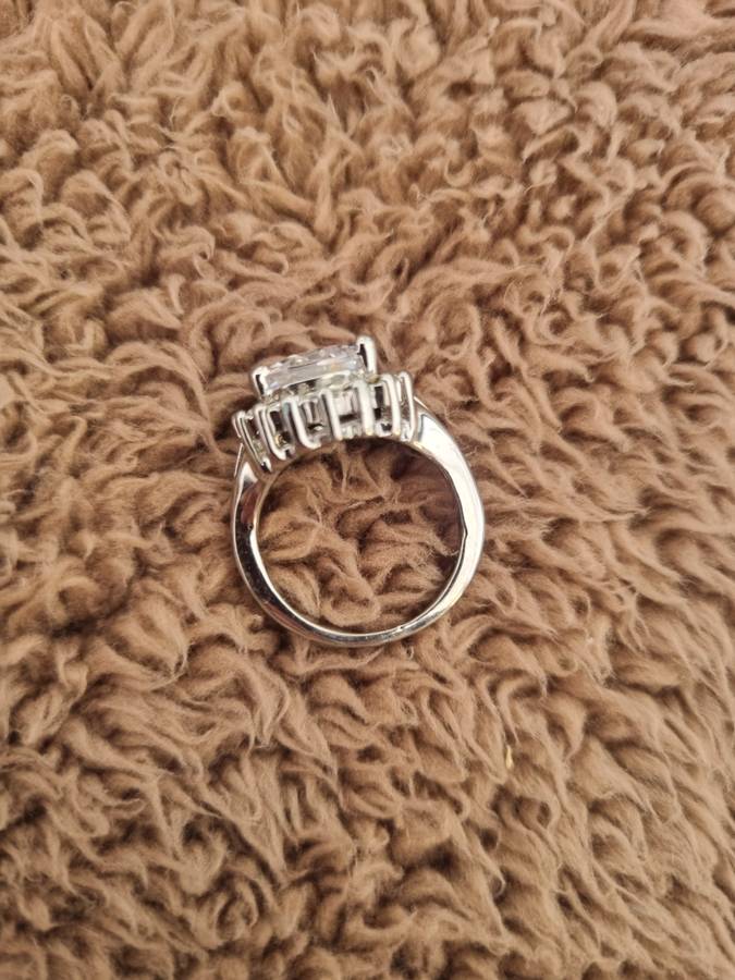 Costume jewellery ring