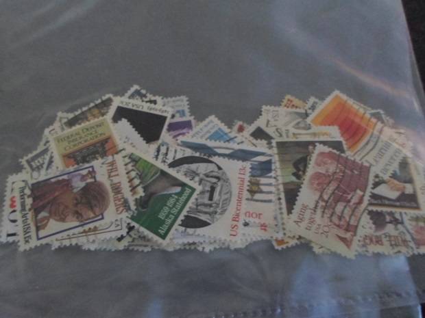 630 X WORLD USED AND MINT STAMPS SEE PICS