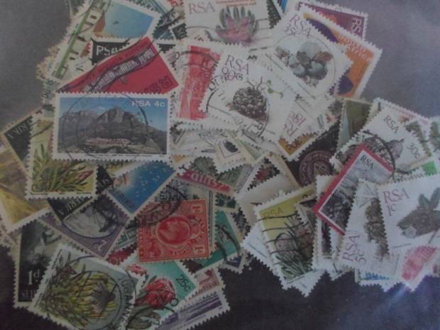 630 X WORLD USED AND MINT STAMPS SEE PICS