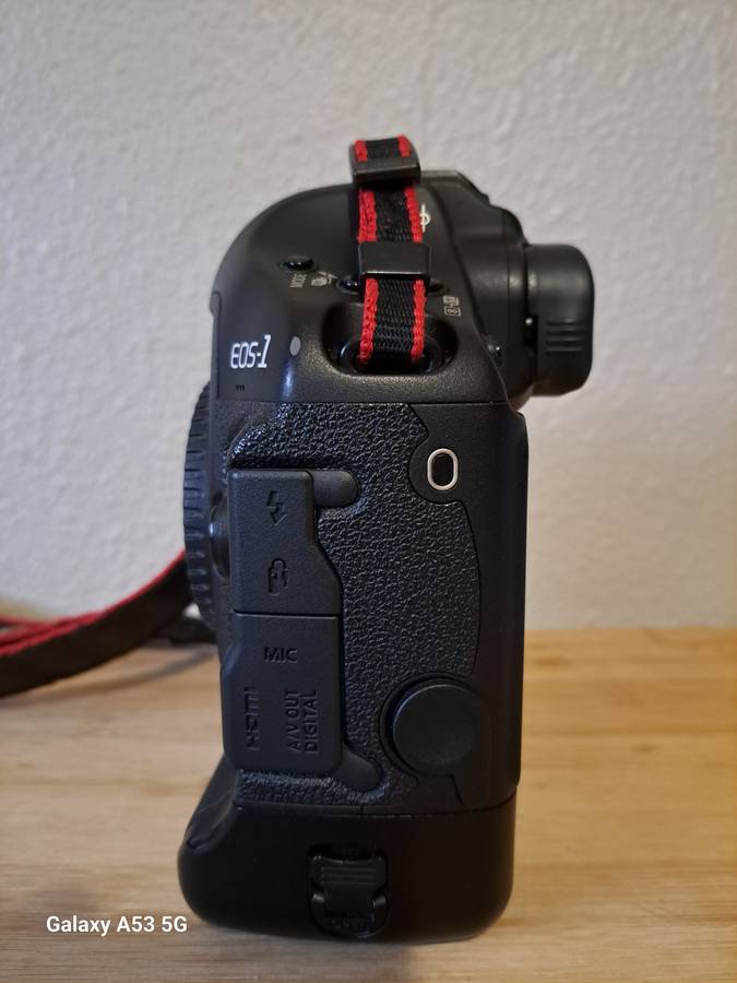 Canon 1D Mark IV DSLR Camera (Body ONLY) in Excellent Condition -  PRICE REDUCED