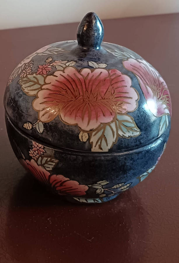 Vintage Chinese Porcelain Lidded Decorative Piece