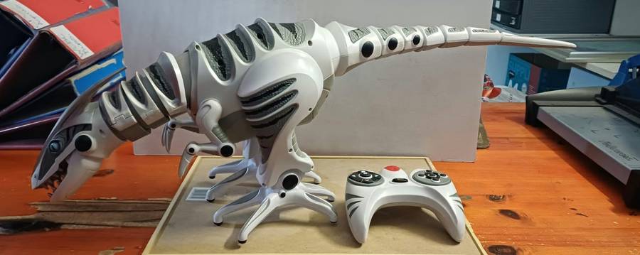 Roboraptor  - Interactive Robotic Dinosaur with Remote Control