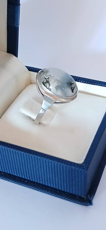 Vintage sterling silver ring with stone