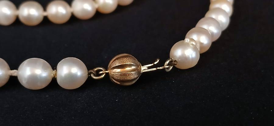 Vintage Freshwater pearls with 9ct gold clasp