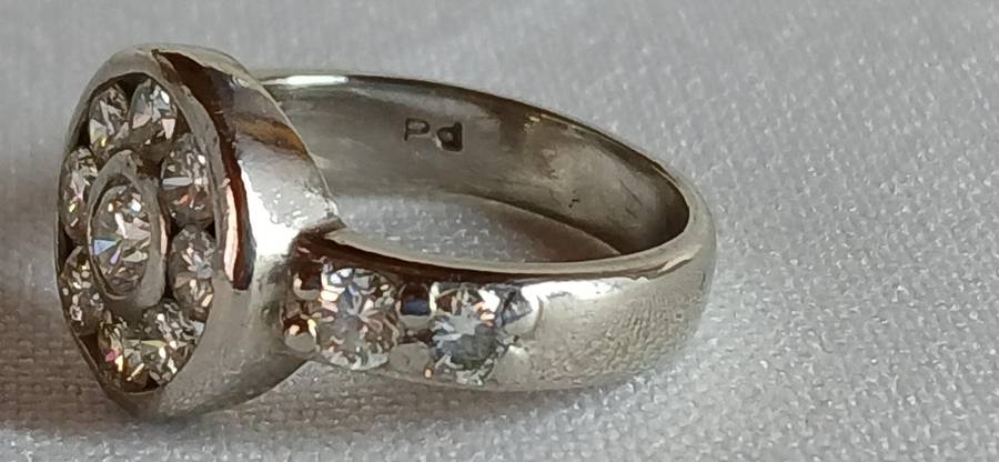 Palladium and diamond cluster ring