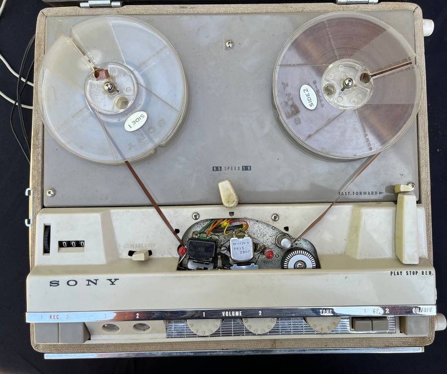 Vintage SONY TAPECORDER with headset. NOT TESTED. Weigh 11.5 kg.