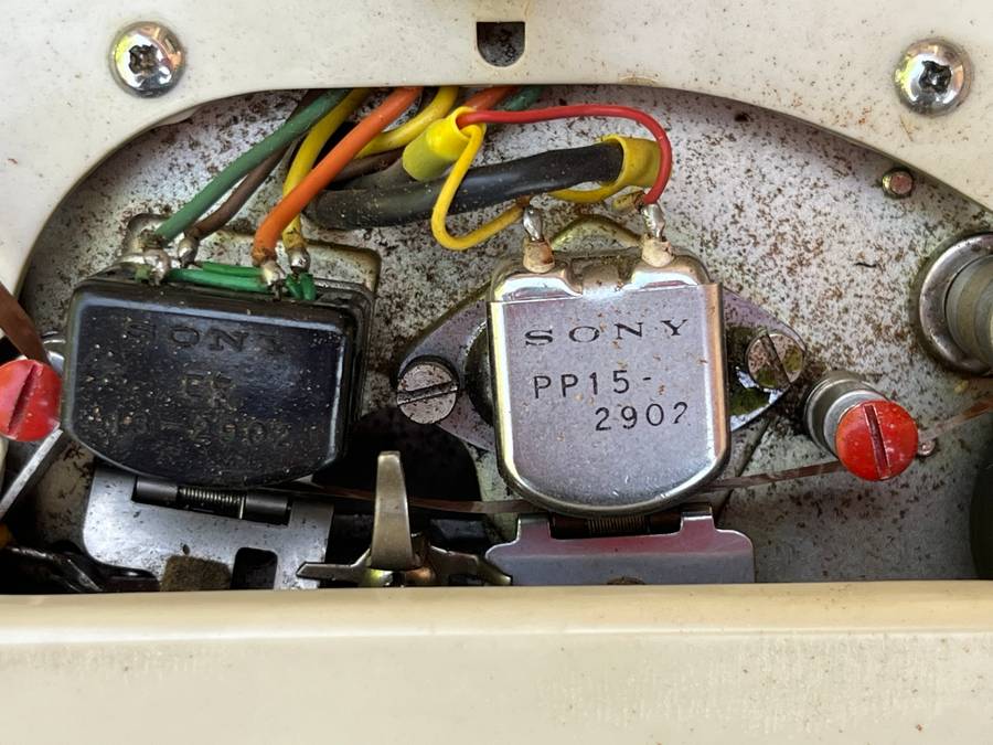 Vintage SONY TAPECORDER with headset. NOT TESTED. Weigh 11.5 kg.