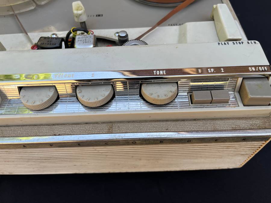 Vintage SONY TAPECORDER with headset. NOT TESTED. Weigh 11.5 kg.