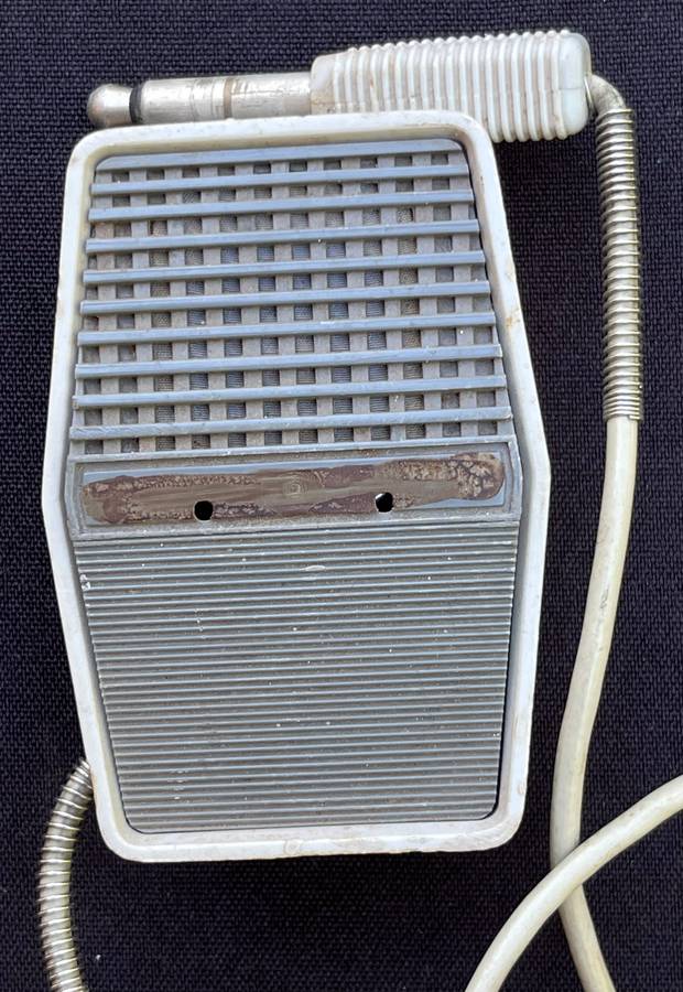 Vintage SONY TAPECORDER with headset. NOT TESTED. Weigh 11.5 kg.