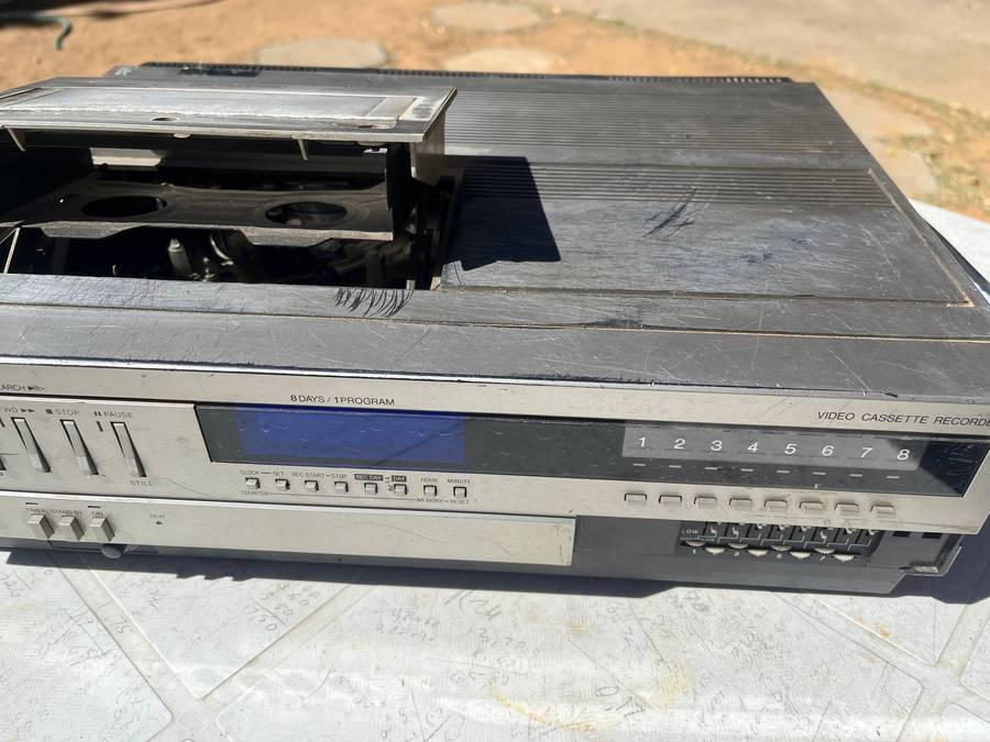 Old Sanyo Beta Video machine. NOT WORKING. For spares or repair.