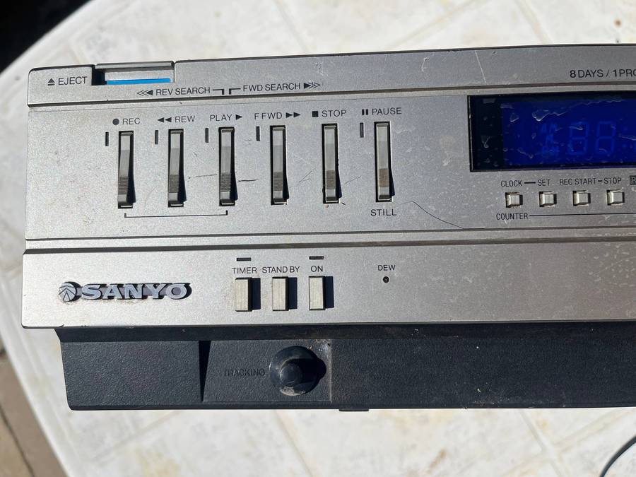 Old Sanyo Beta Video machine. NOT WORKING. For spares or repair.