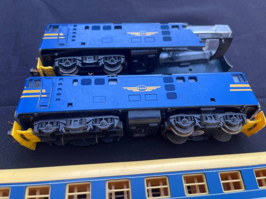 LIMA Rolling stock. Locos not working.
