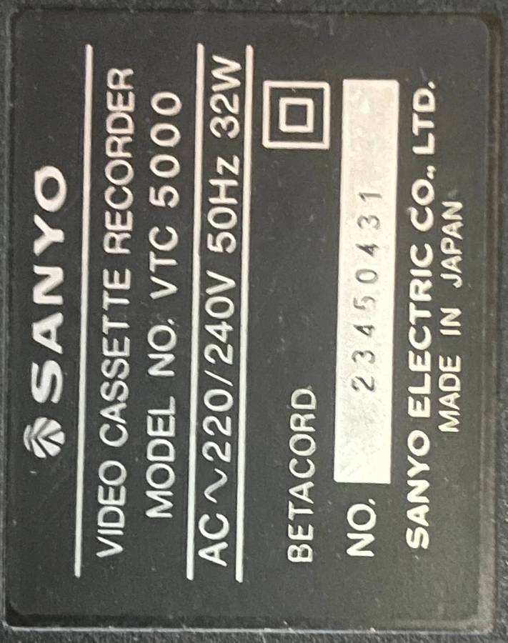 Old Sanyo Beta Video machine. NOT WORKING. For spares or repair.